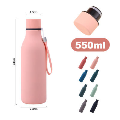 Tieni le tue bevande alla temperatura perfetta con una bottiglia d'acqua a vuoto in acciaio inossidabile da 550 ml