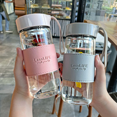 Bottiglia d' acqua in vetro borosilicato personalizzata da 480 ml con manica in pelle e infusore per tè