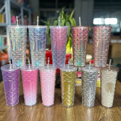 Metodo di flusso d'acqua Tazze creative di paglia di plastica doppio strato Flash Rosso Tazze a scala di pesce