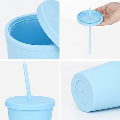 Tazze di plastica a doppia parete color acrilico nero matt con coperchio e paglia