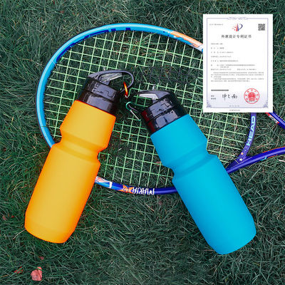 Bottiglia d'acqua in silicone antincorrosiva da 750 ml per viaggi e sport personalizzabile