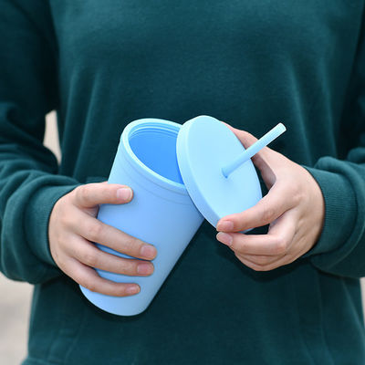 Tazza d'acqua in plastica riutilizzabile AS PP con paglia e coperchio Logo personalizzato per tazza di viaggio del caffè ghiacciato