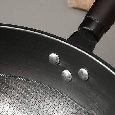 Stile minimalistico Honeycomb non stick 34cm Fritura in ferro puro Wok sostenibile e durevole