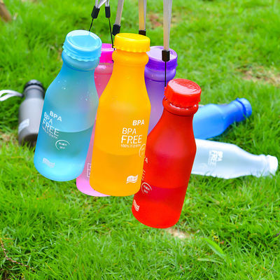 Bottiglia d'acqua senza BPA di 550 ml incrollabile in colori dolci per bambini scolastici 6.8x20 cm