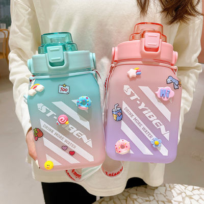 Back to School Essential Isolata Bottiglia d'acqua a bocca larga con orologio e paglia