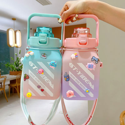 Back to School Essential Isolata Bottiglia d'acqua a bocca larga con orologio e paglia