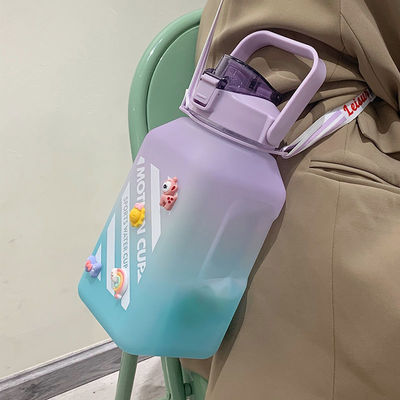 Back to School Essential Isolata Bottiglia d'acqua a bocca larga con orologio e paglia