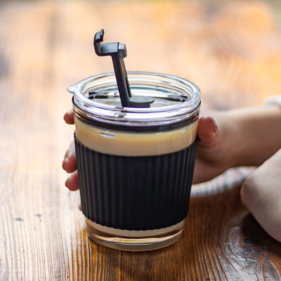 Tazze da caffè portatili femminile condurre latte freddo bicchiere di tè con manico e coperchio di paglia
