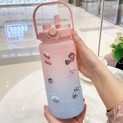 Bottiglia d'acqua motivazionale con marcatore del tempo, 64OZ e disegno a colori gradienti