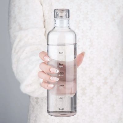 Stile di design minimalista 500 ml bottiglia d'acqua in vetro borosilicato senza BPA con marcatore dell'ora