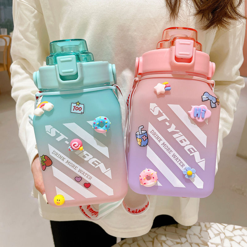 Back to School Essential Isolata Bottiglia d'acqua a bocca larga con orologio e paglia