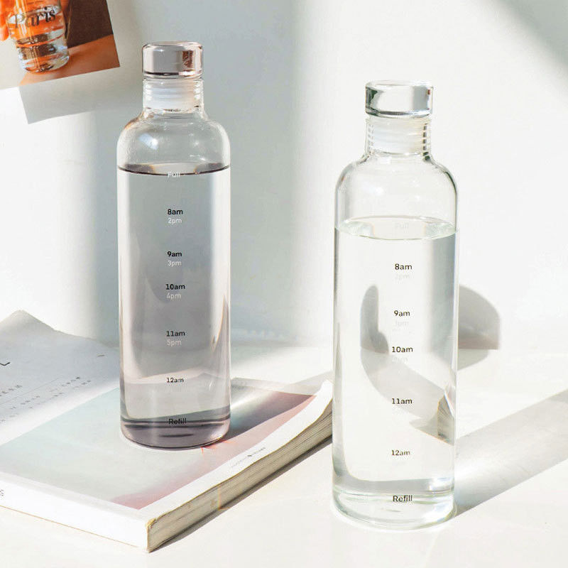 Stile di design minimalista 500 ml bottiglia d'acqua in vetro borosilicato senza BPA con marcatore dell'ora