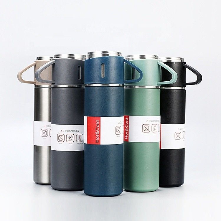 Viaggia con stile con questo set di bottiglie d'acqua a doppio muro in acciaio inossidabile